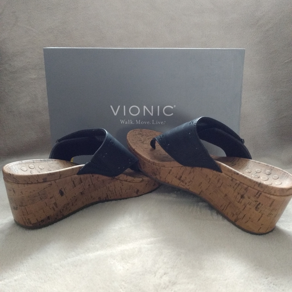 New In Box Vionic Anitra Sandals